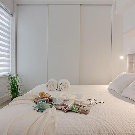 Central Square Deluxe Apartment โอโกรูญา ภายนอก รูปภาพ