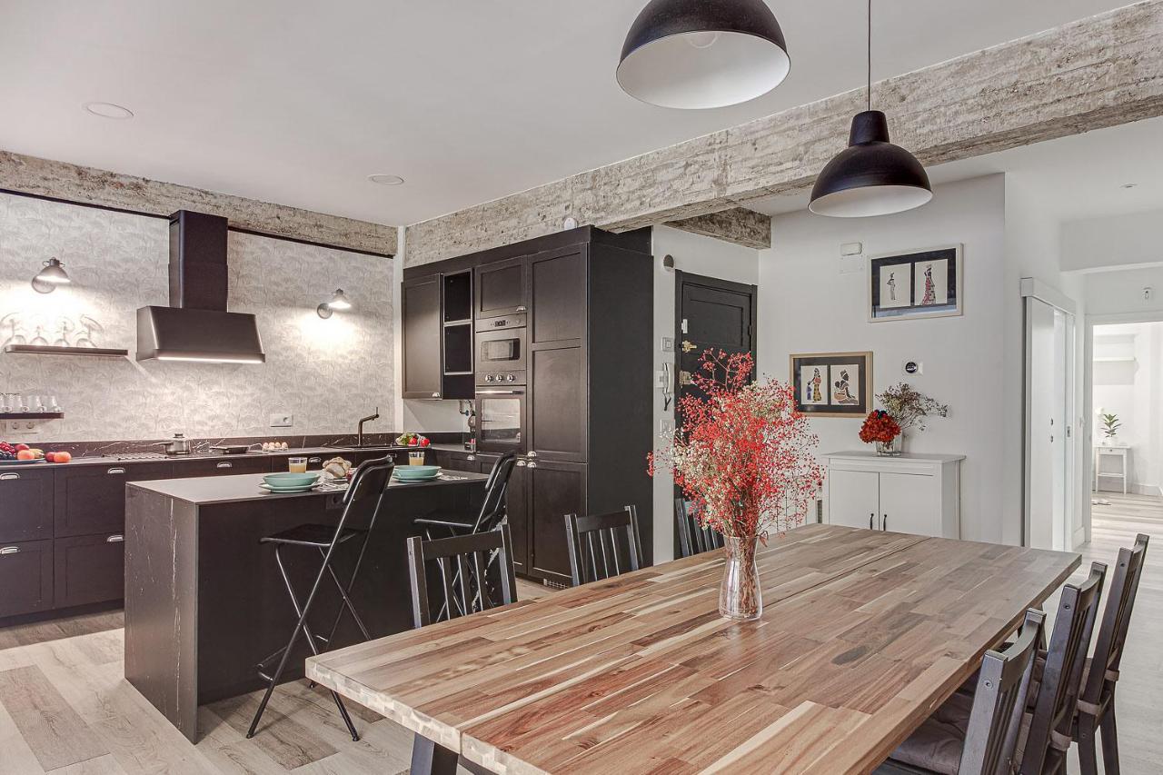 Central Square Deluxe Apartment โอโกรูญา ภายนอก รูปภาพ