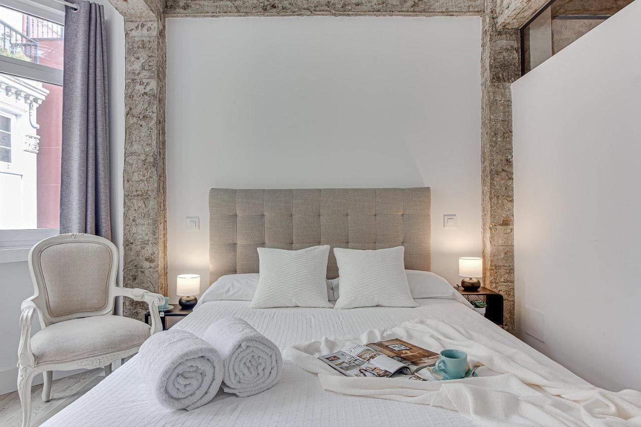 Central Square Deluxe Apartment โอโกรูญา ภายนอก รูปภาพ